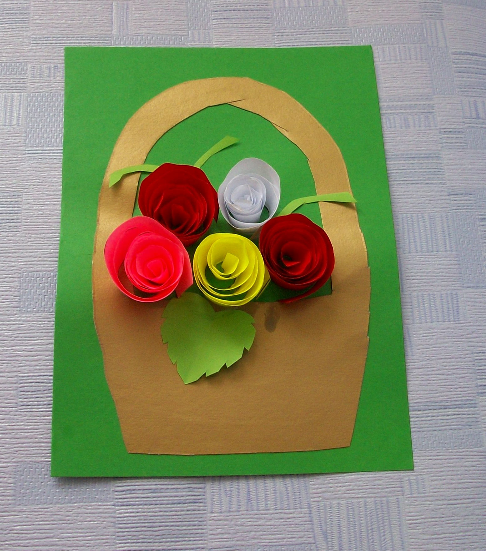 Поделки роза из бумаги на картоне идеи по изготовлению своими руками фото