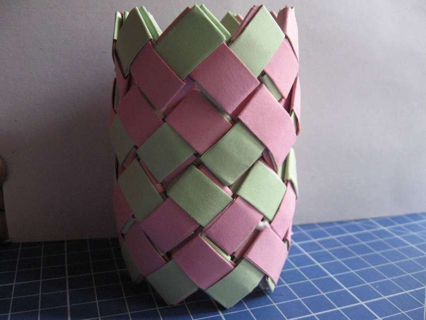 Поделки ваза из гофрированного картона  идеи по изготовлению своими руками фото