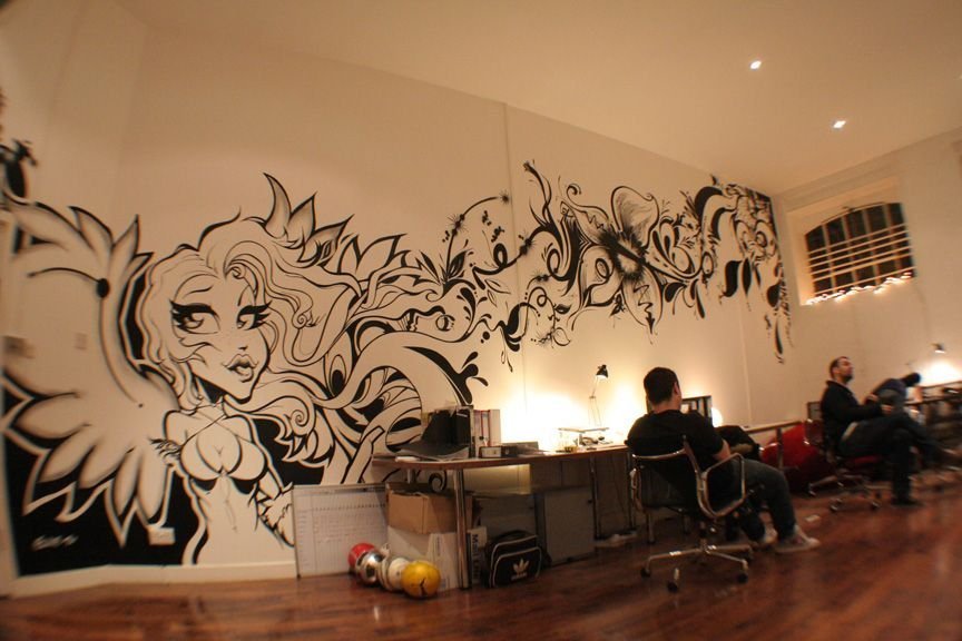 Рисунки граффити на стене в квартире фото