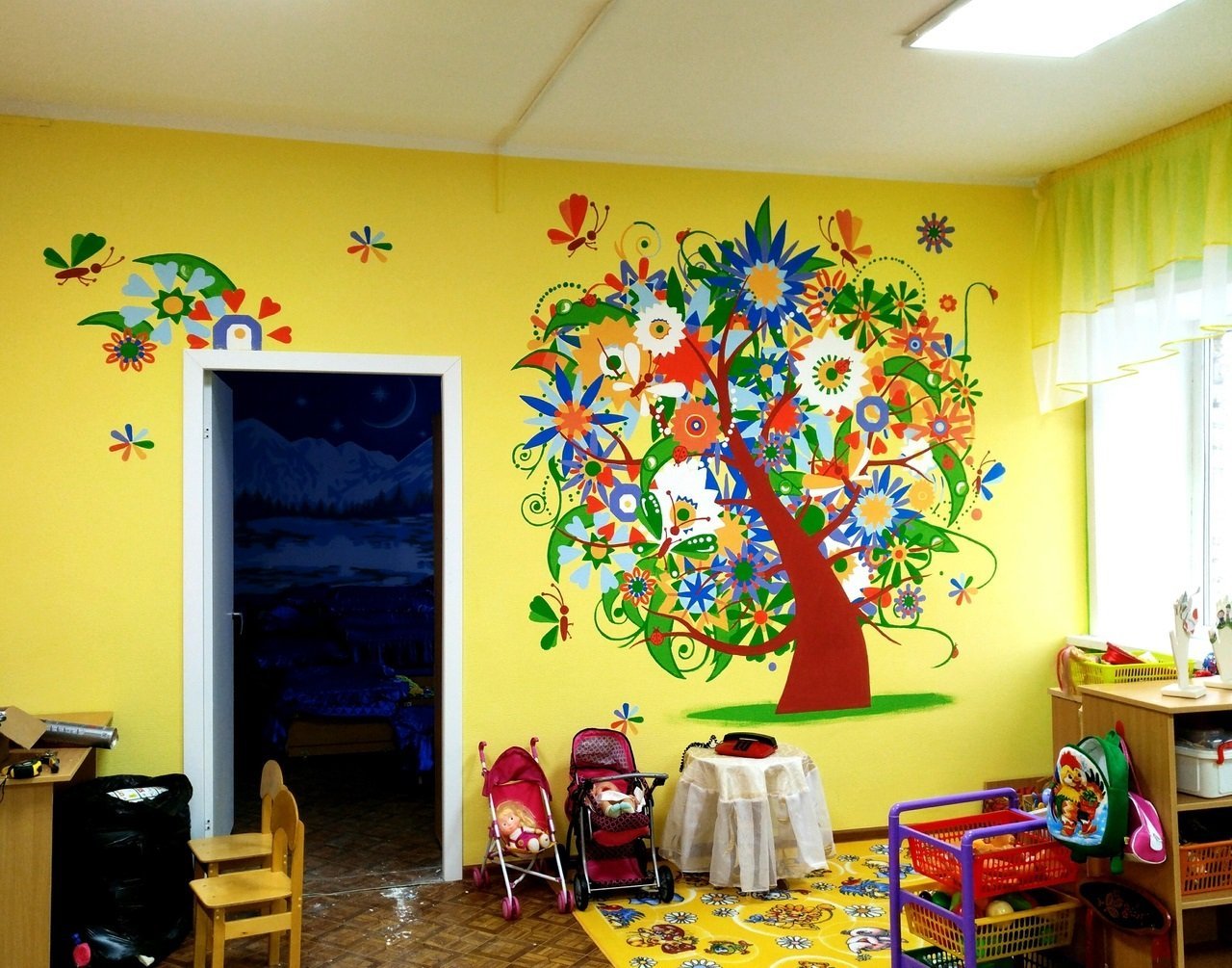 Рисунки на стенах в детском саду фото