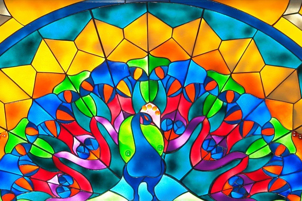 Рисунок или узор из разноцветных камешков стекла эмали фото