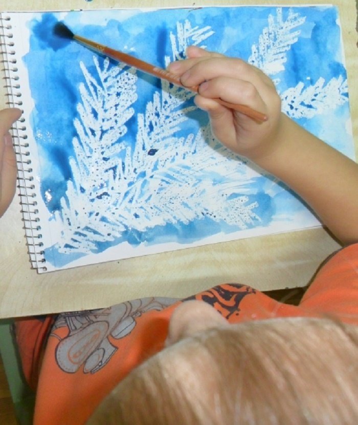 Узор на морозном окне рисунок ребенка фото