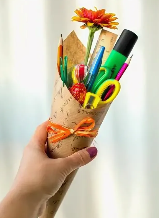 Зонтик в подарок воспитателю идеи что подарить и как оформить фото